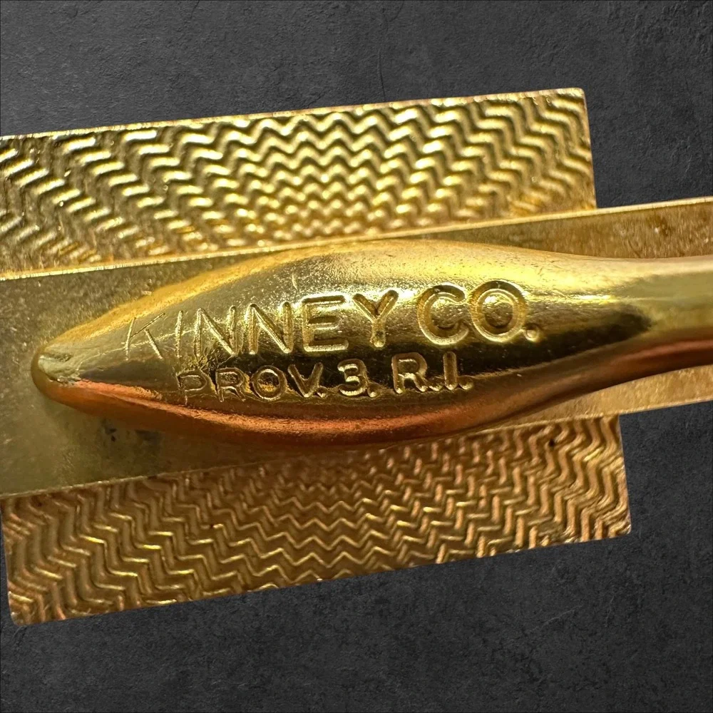 HTF Kinney Co Dexter Shoe Co Tie Clip Mens Gold Tone Enamel Factory Building‎